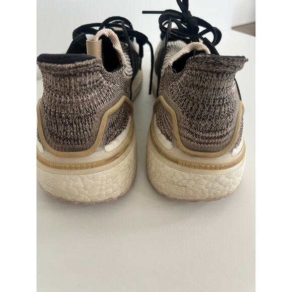 Athletic_Shoes